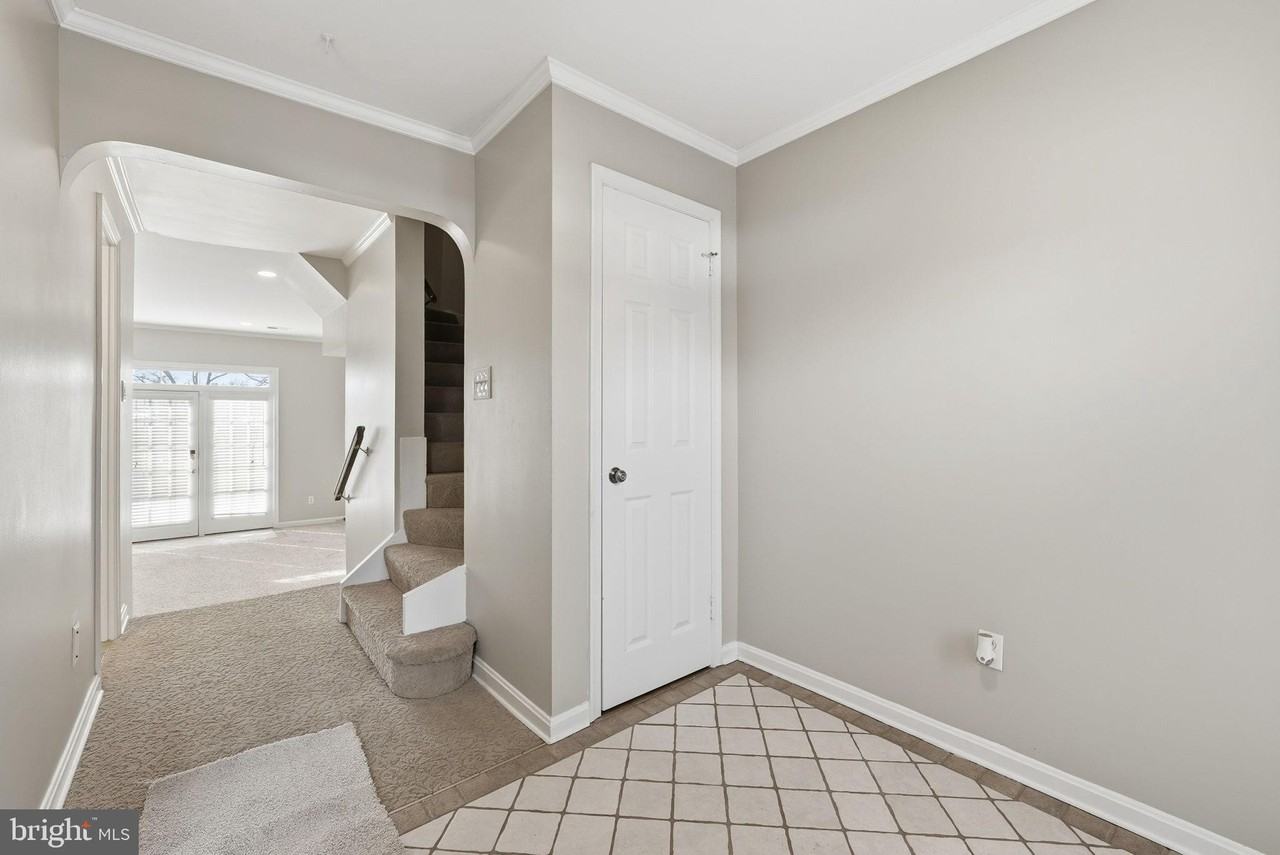 6701 Washington Blvd ##E - Photo 4 of 38