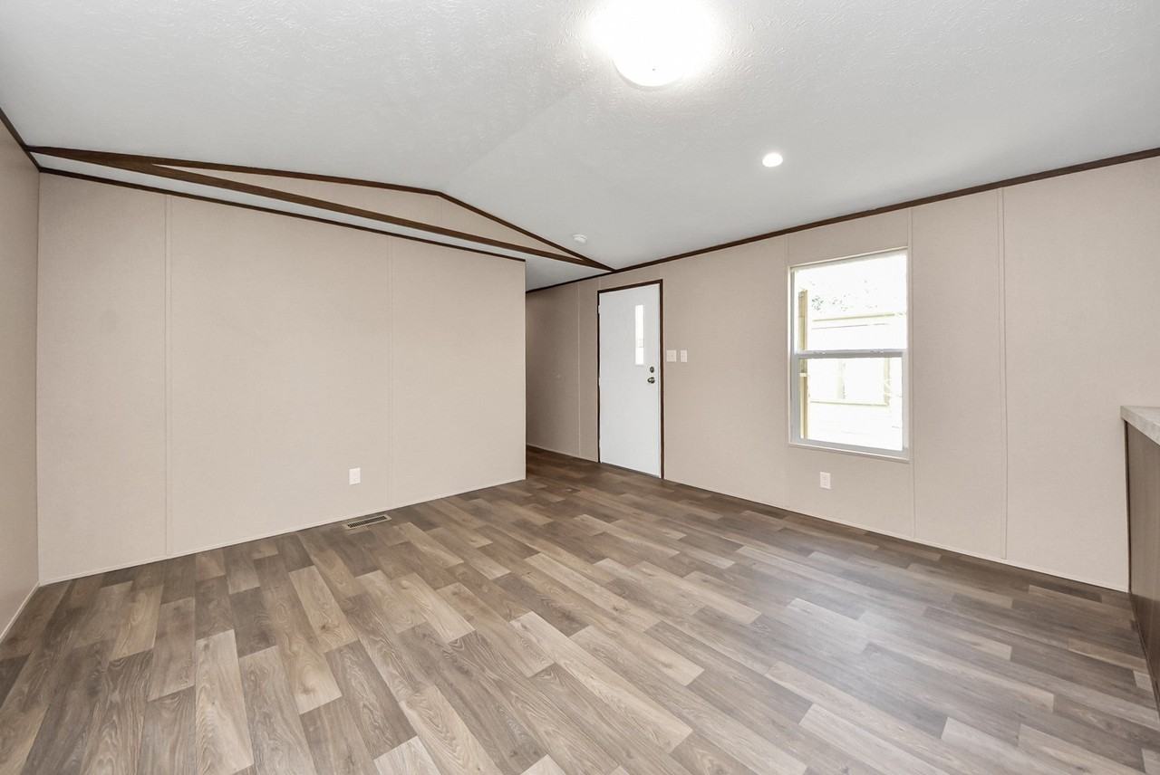 13718 Brigadier Dr - Photo 4 of 34