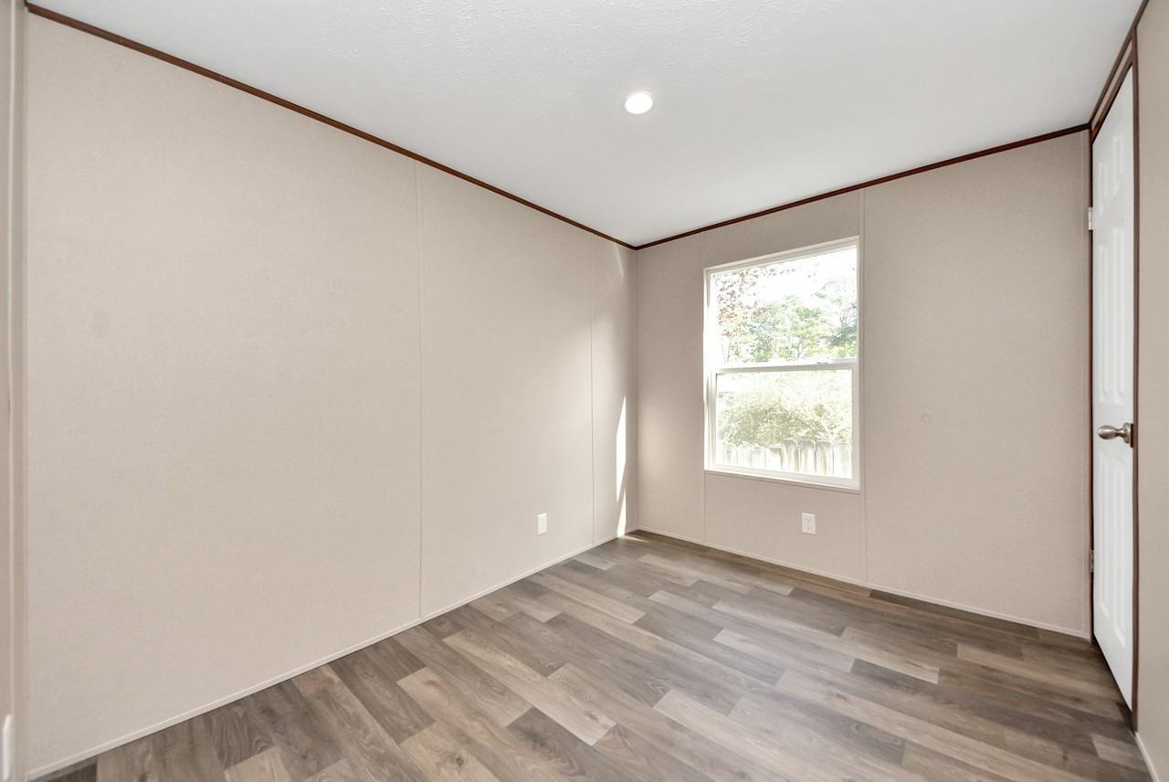 13718 Brigadier Dr - Photo 6 of 34