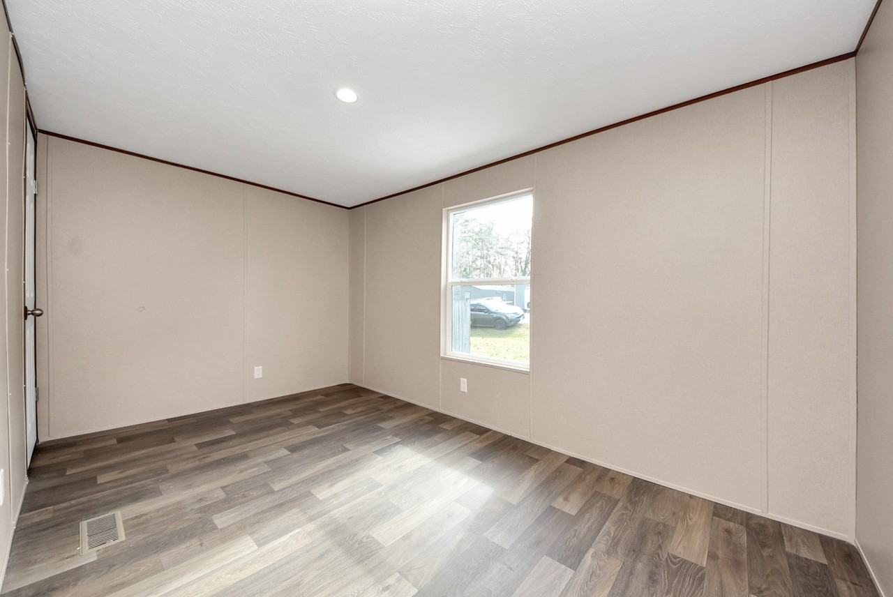 13718 Brigadier Dr - Photo 7 of 34