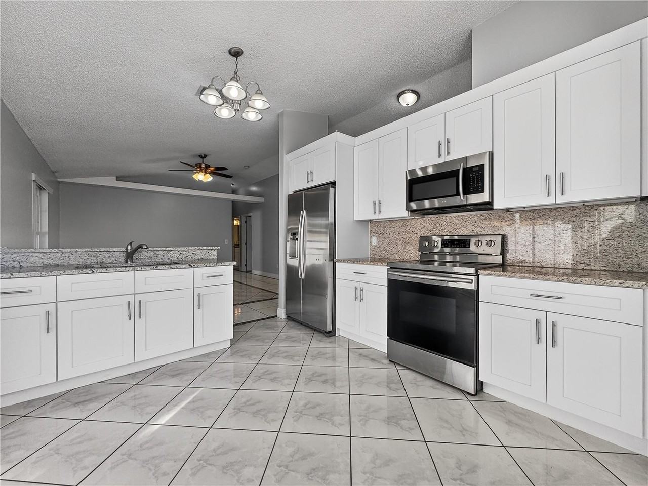 2905 Colleen Cir - Photo 6 of 38