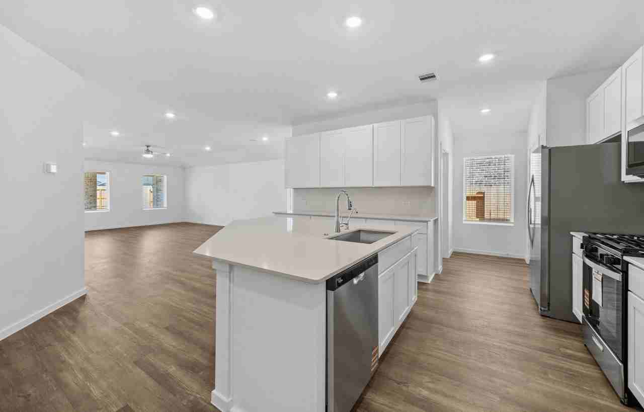 27718 Hudson Sands Ln - Photo 4 of 30