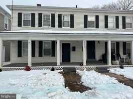 featured image of 1605 Charles St