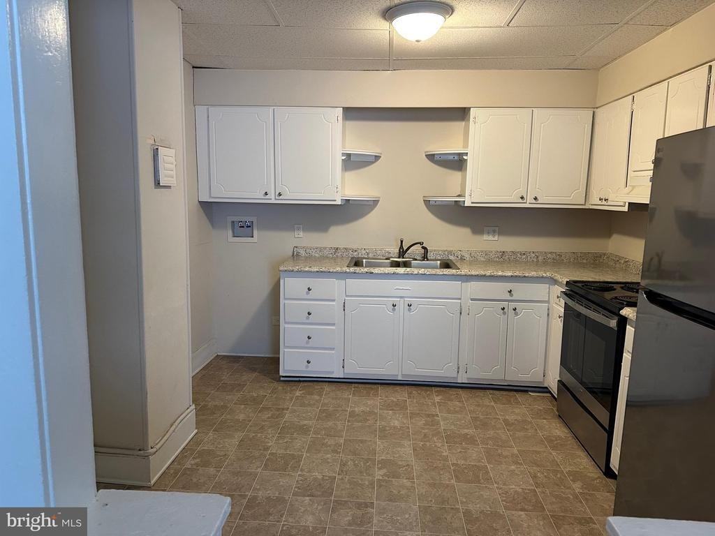 1605 Charles St - Photo 6 of 12