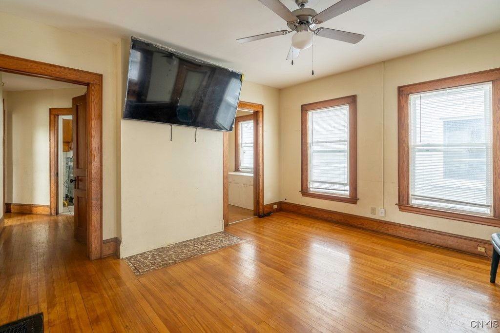 244 Lincoln Ave - Photo 3 of 10