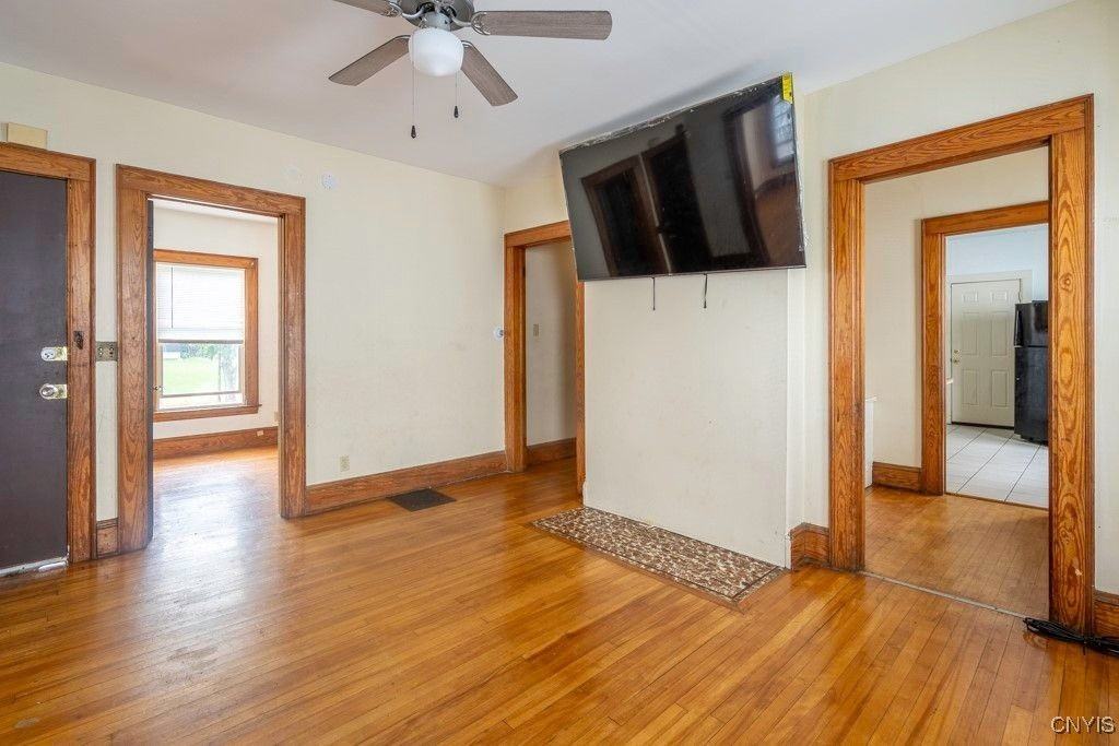 244 Lincoln Ave - Photo 4 of 10