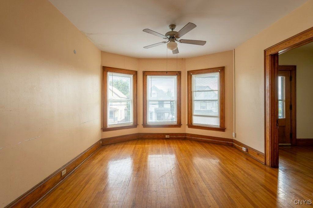 244 Lincoln Ave - Photo 6 of 10