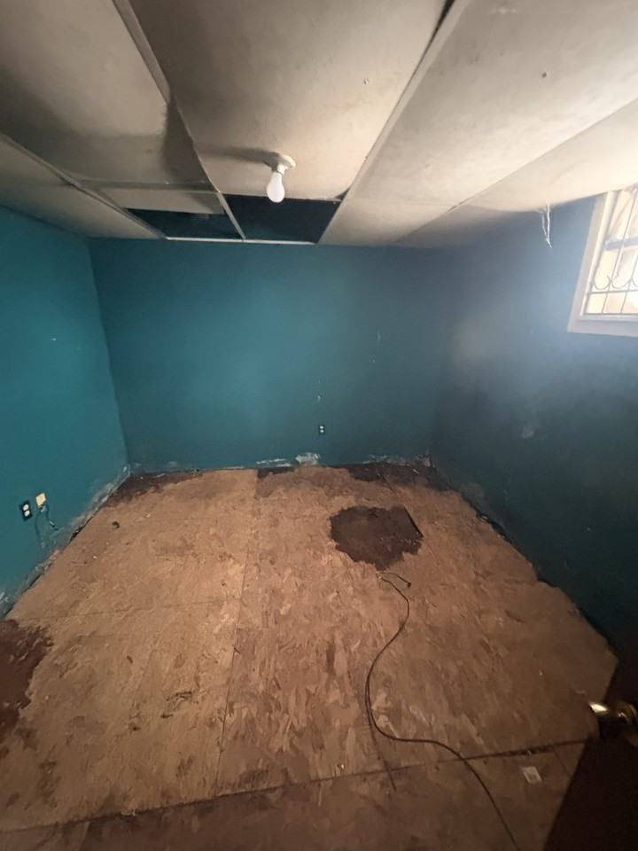 1045 N Monroe St - Photo 2 of 10