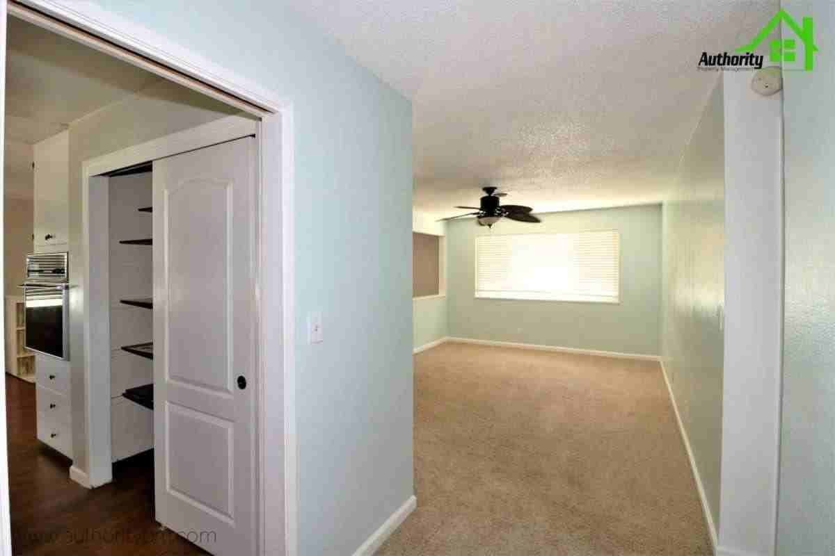 6716 Ferndale Dr - Photo 4 of 10