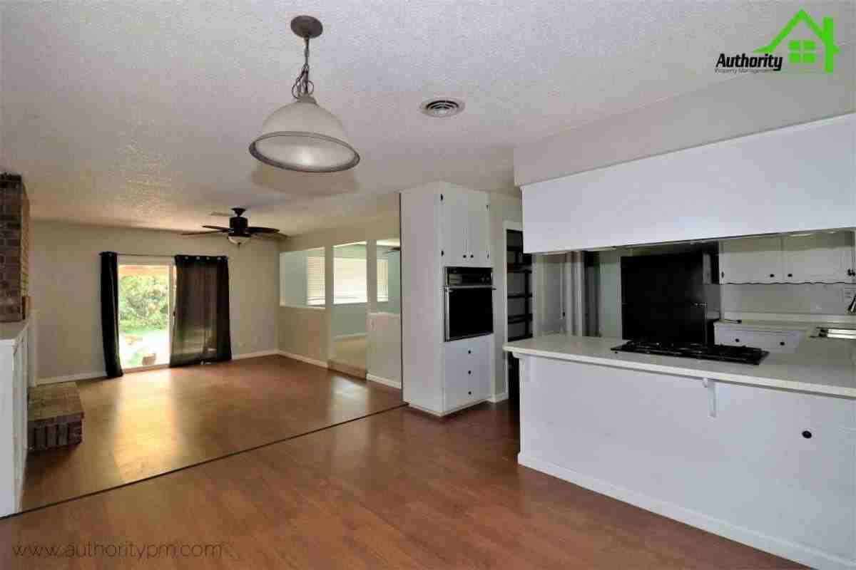 6716 Ferndale Dr - Photo 7 of 10