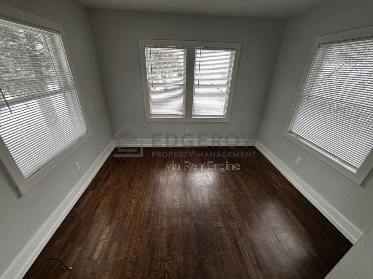 5053 Grand River Dr Ne - Photo 2 of 10