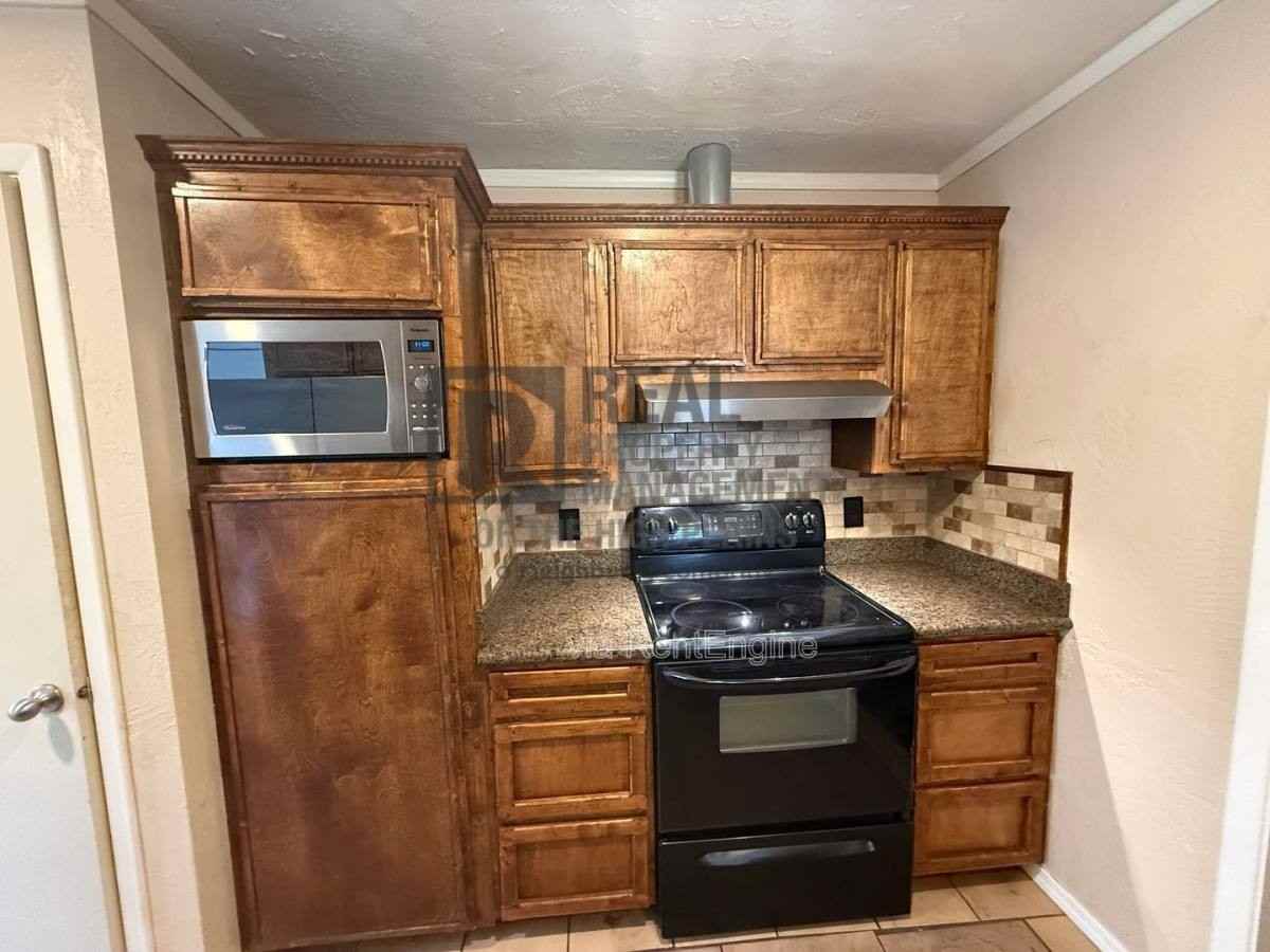 5133 Kirk Dr - Photo 3 of 10