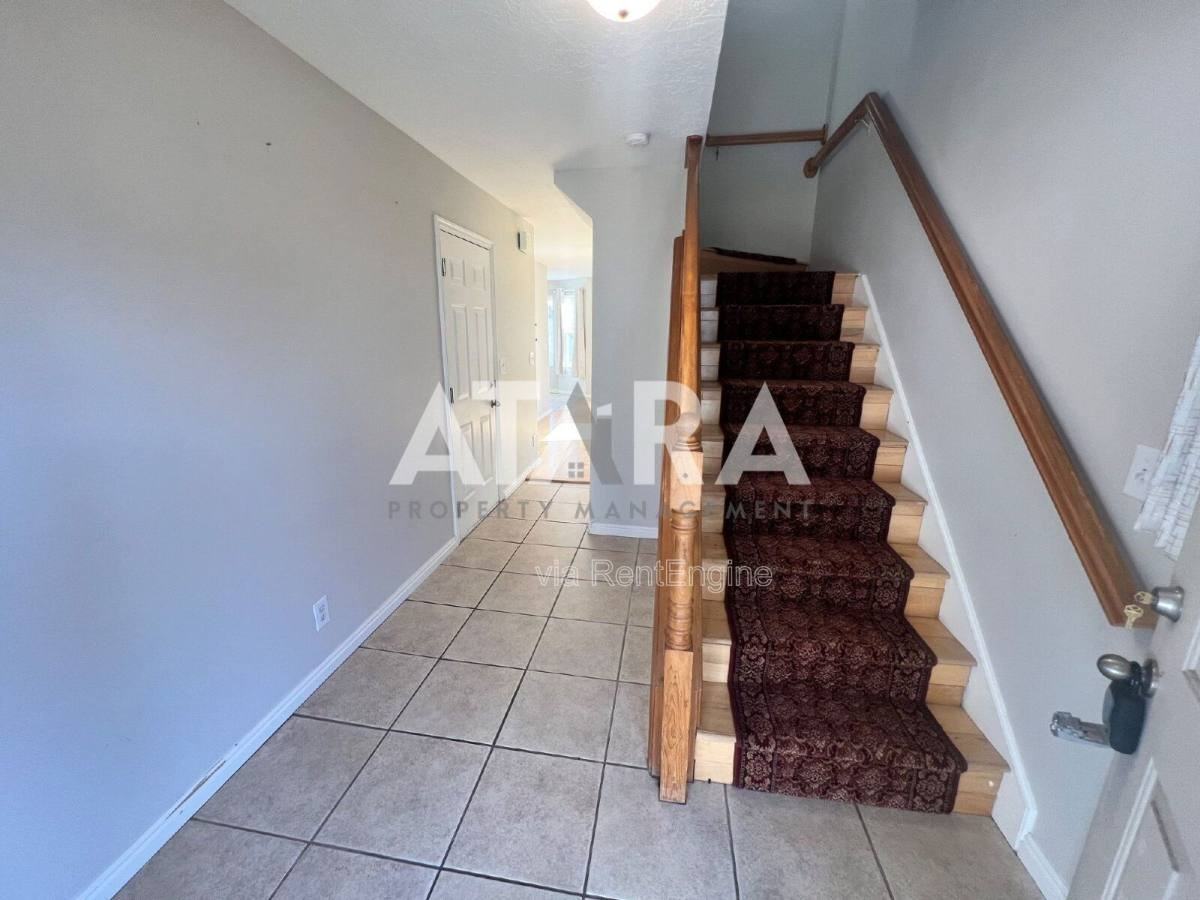 254 N Bliss Ct - Photo 3 of 10