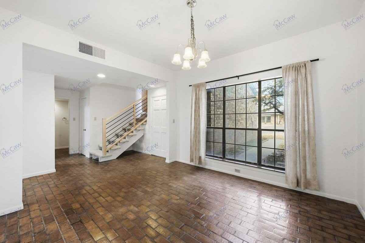 2024 Heatherbrook Dr - Photo 3 of 10