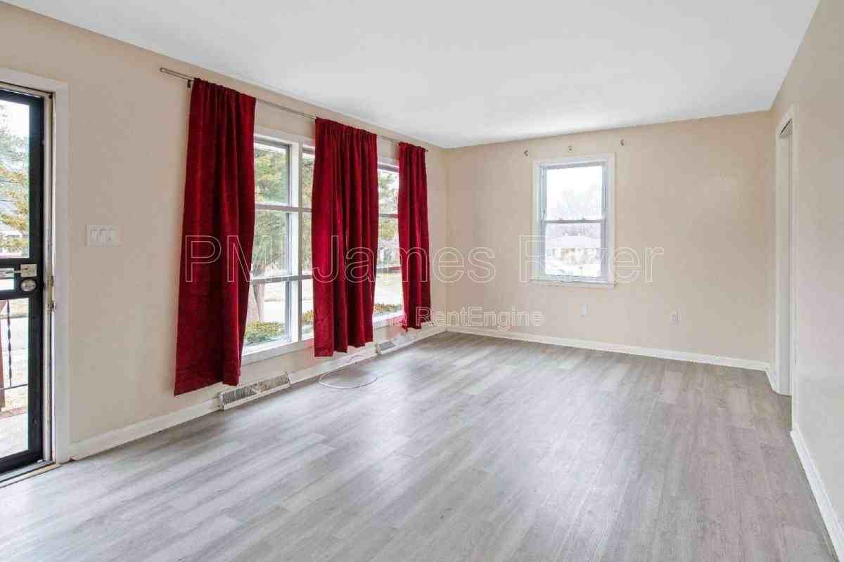 919 Laurel Rd - Photo 2 of 9