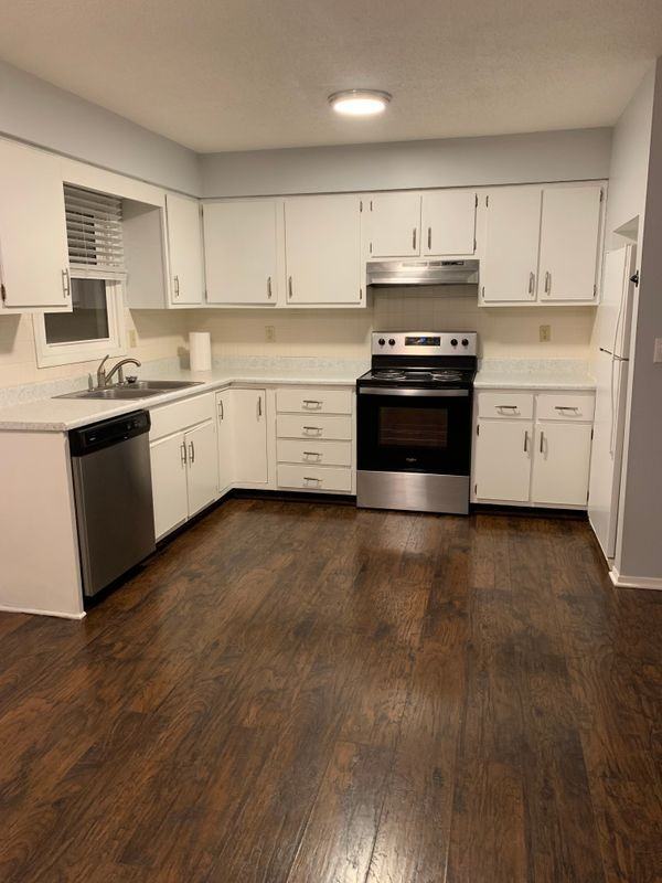 2521 Demorrow Cir - Photo 2 of 9
