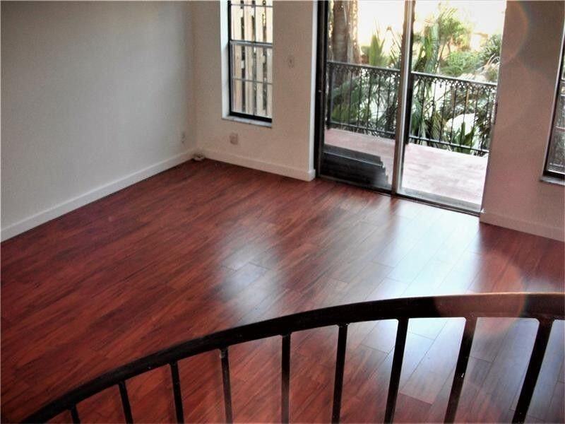 640 Tennis Club Dr ##306 - Photo 5 of 11