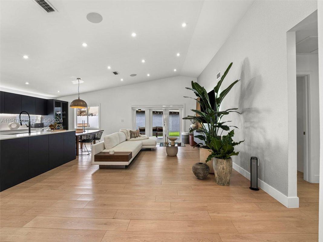 7753 Nw 189th St ##1 - Photo 2 of 3