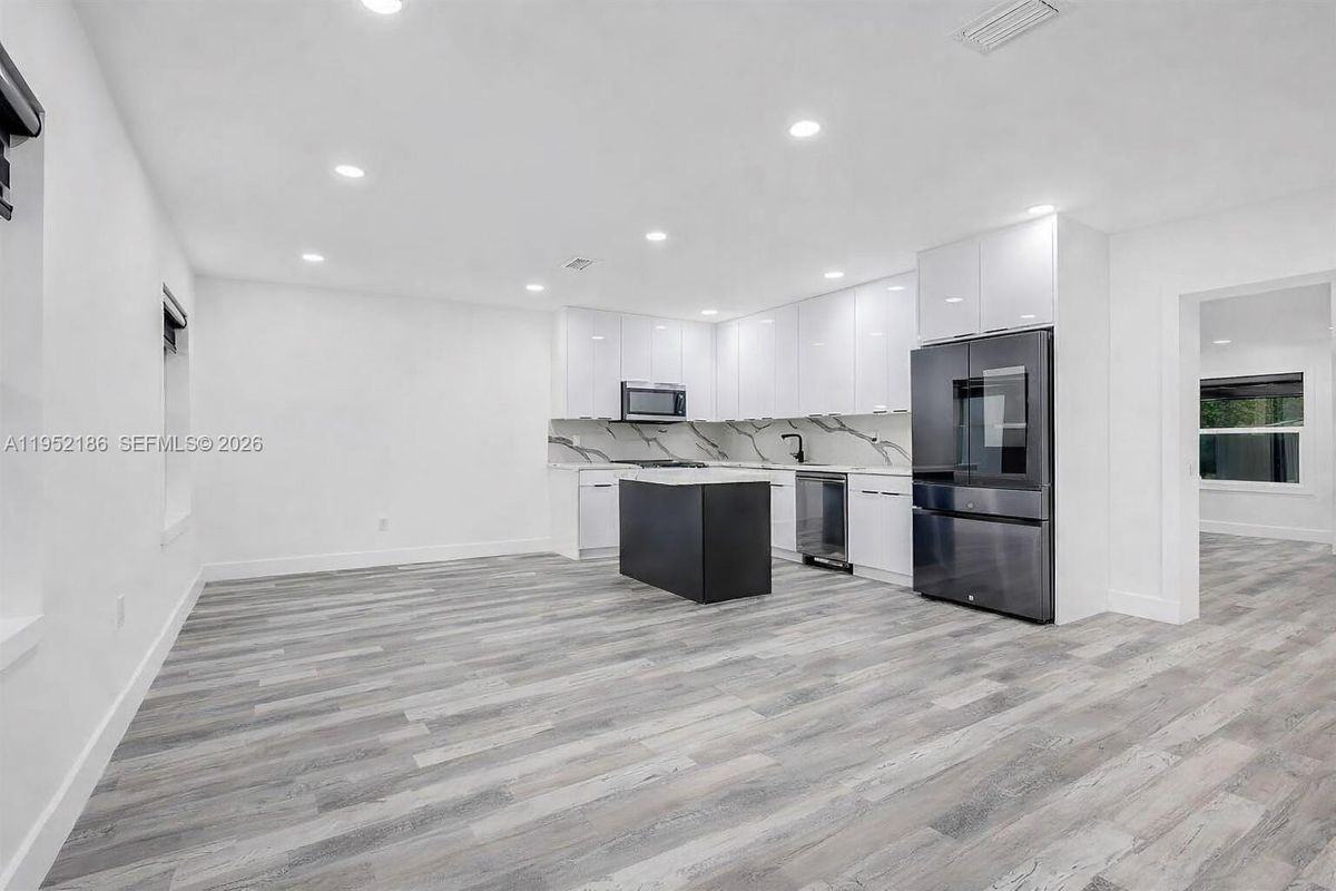 8281 Ne 2nd Ct ##0 - Photo 2 of 3