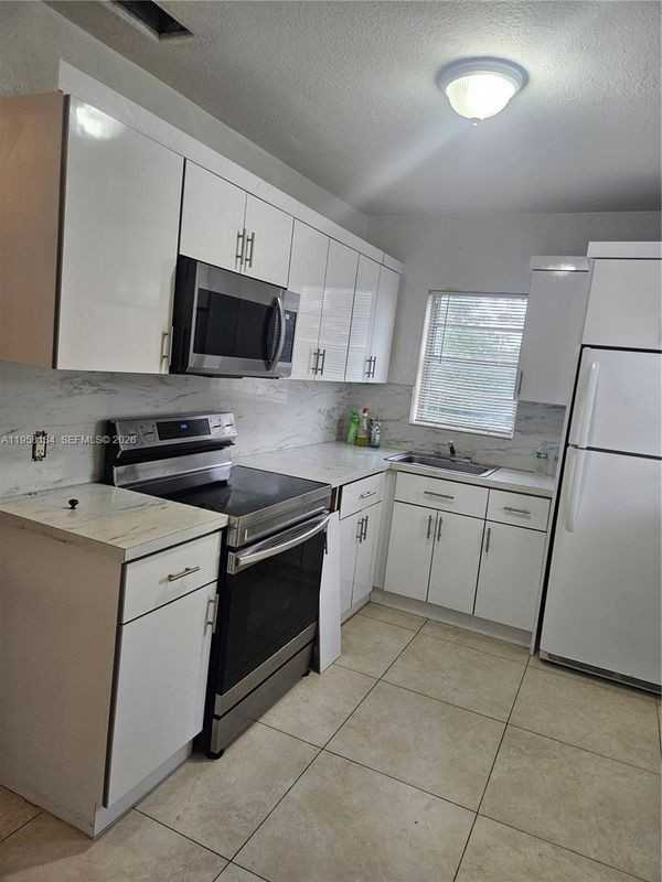 2952 Nw 5th Ave ##0 - Photo 2 of 3