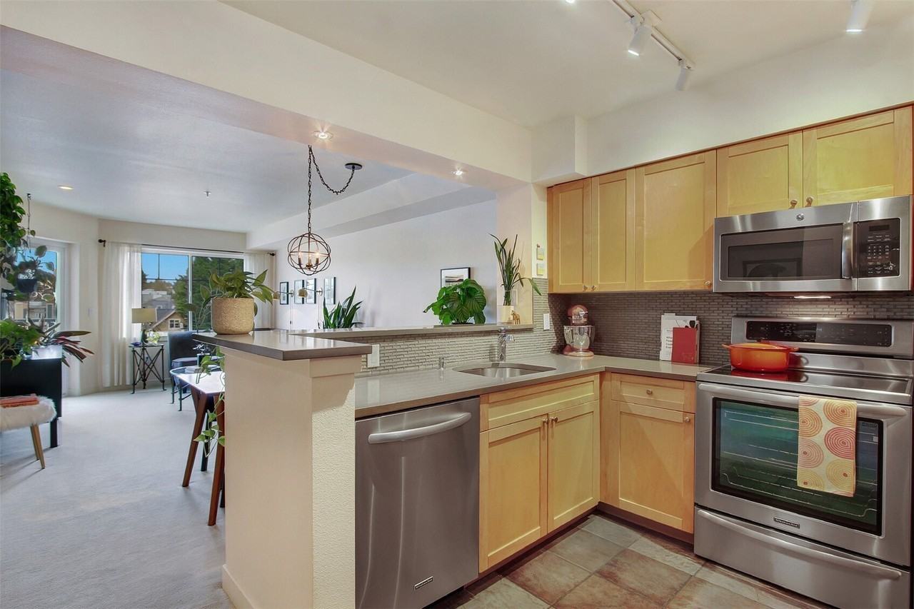 1545 Nw 57Th St - Photo 4 of 15