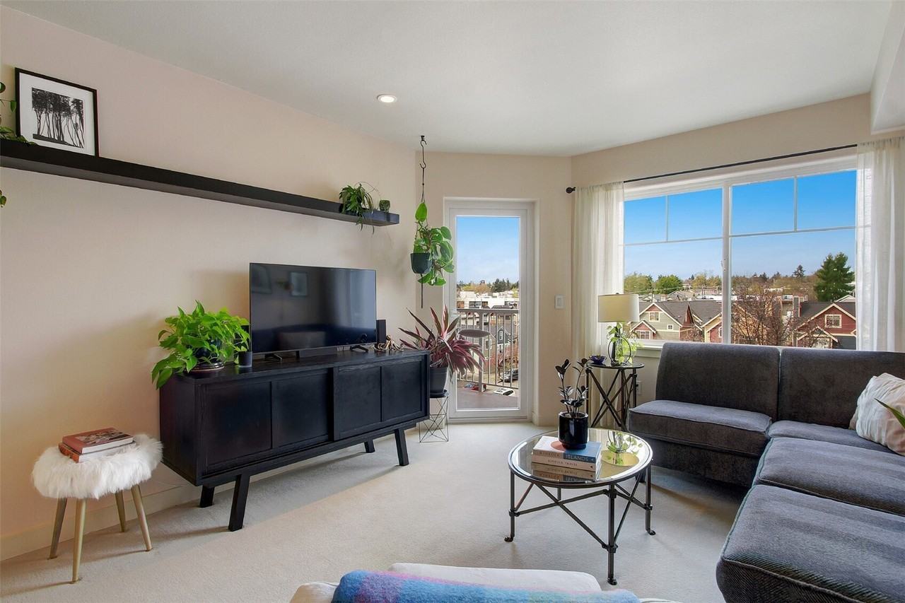 1545 Nw 57Th St - Photo 7 of 15