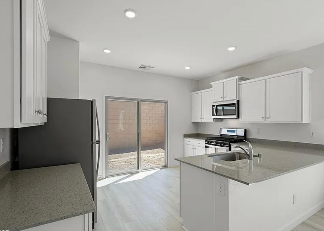 6748 Violet Cascade Ave - Photo 3 of 7