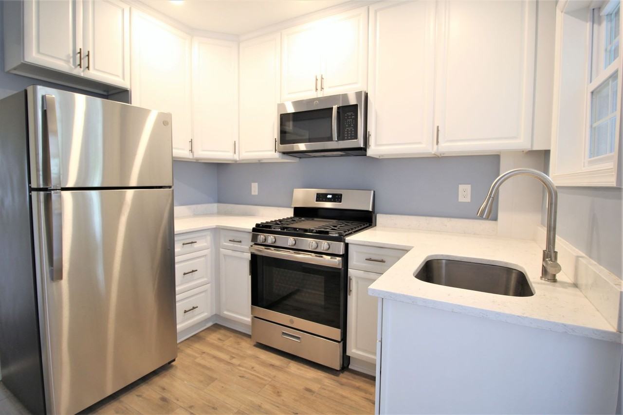 1220 Oronoco St - Photo 5 of 24