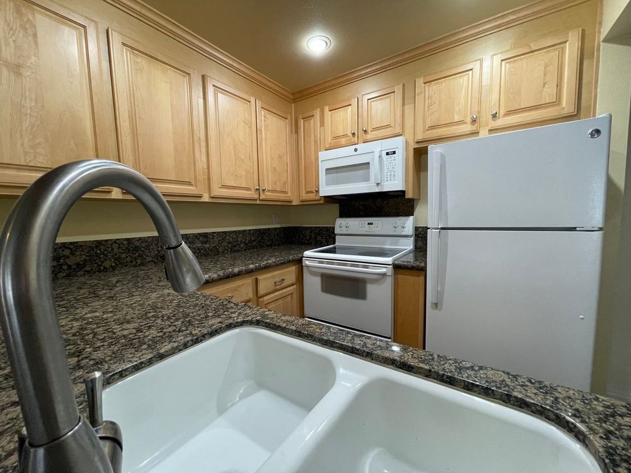 25761 Le Parc #52 - Photo 5 of 8