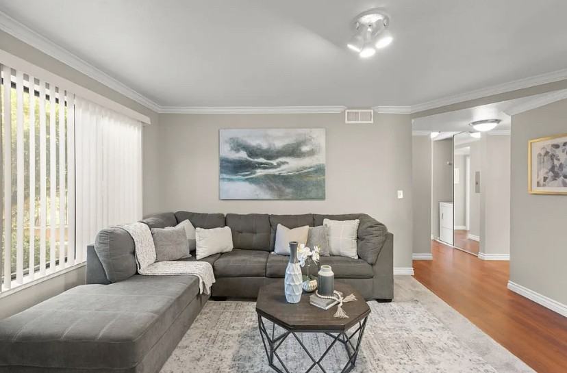 949 Fletcher Ln - Photo 3 of 16