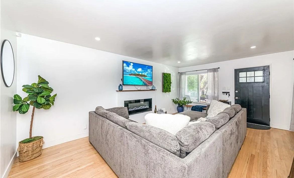 801 E 1St St - Photo 3 of 20