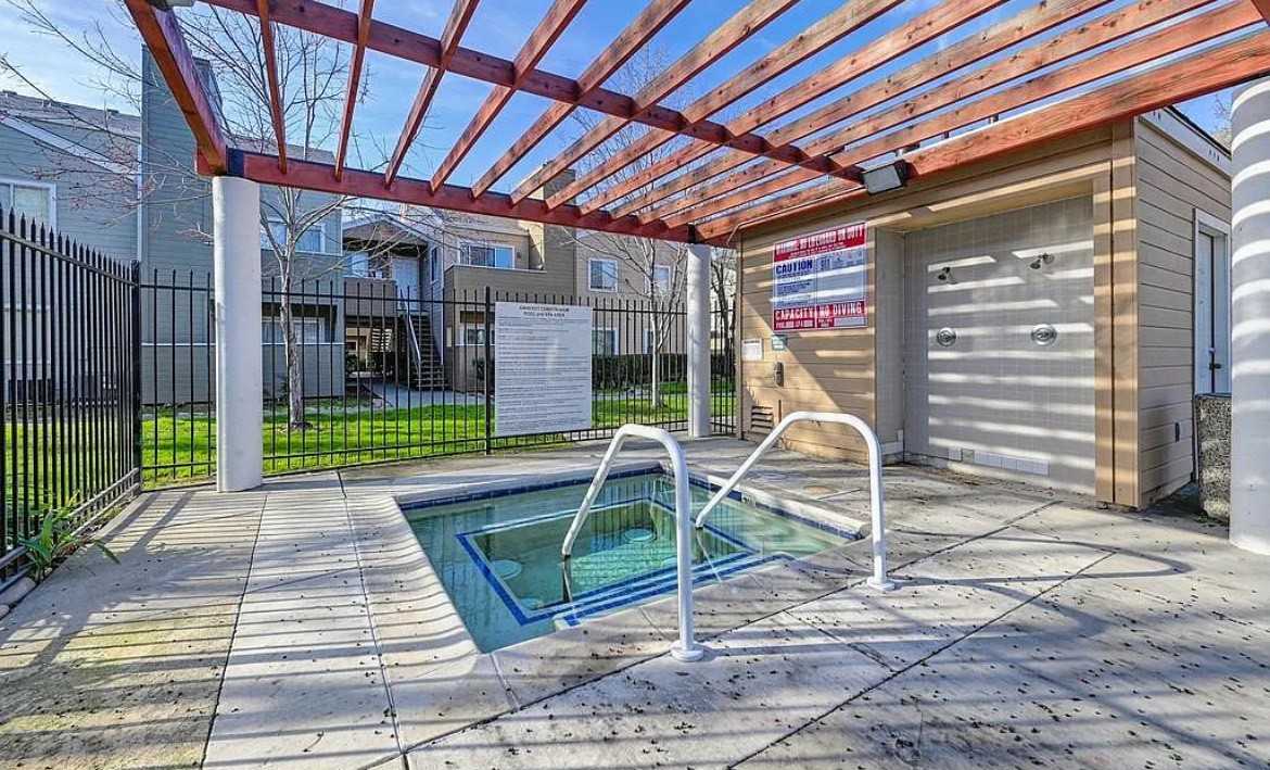 1019 Dornajo Way - Photo 3 of 19