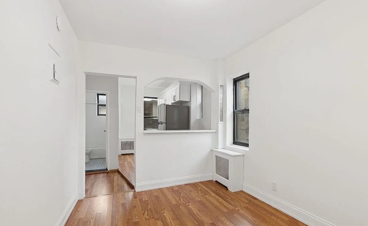 464 W 51St St - Photo 7 of 14