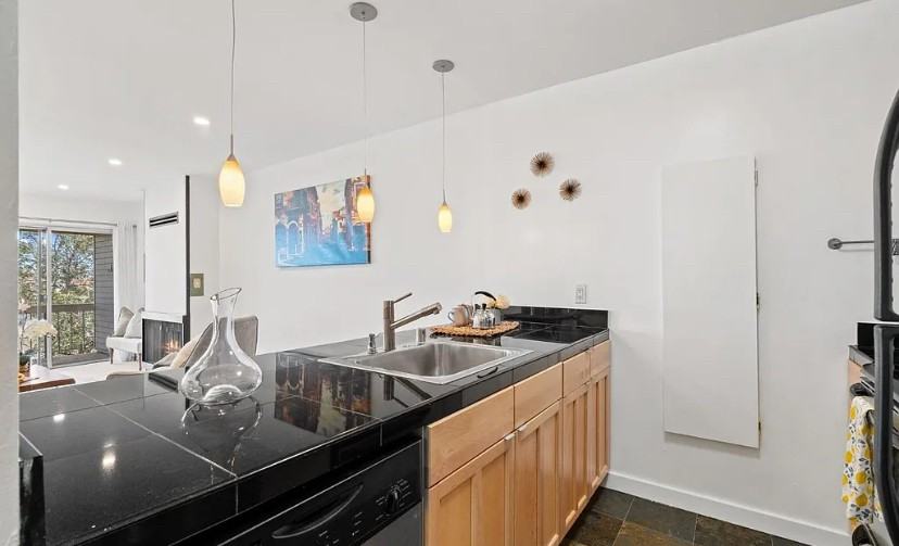 688 Mariners Island Blvd - Photo 5 of 27