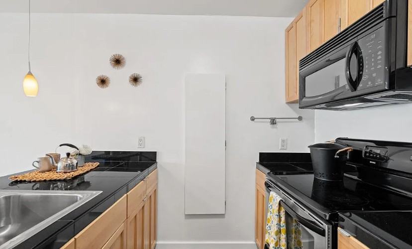 688 Mariners Island Blvd - Photo 6 of 27