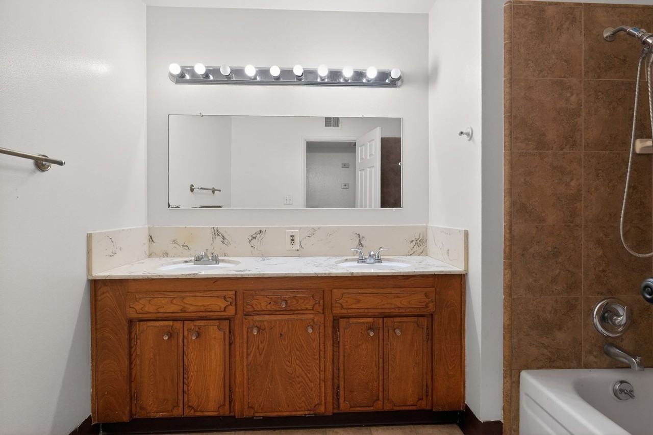 4115 N Briarwood Ave - Photo 4 of 31