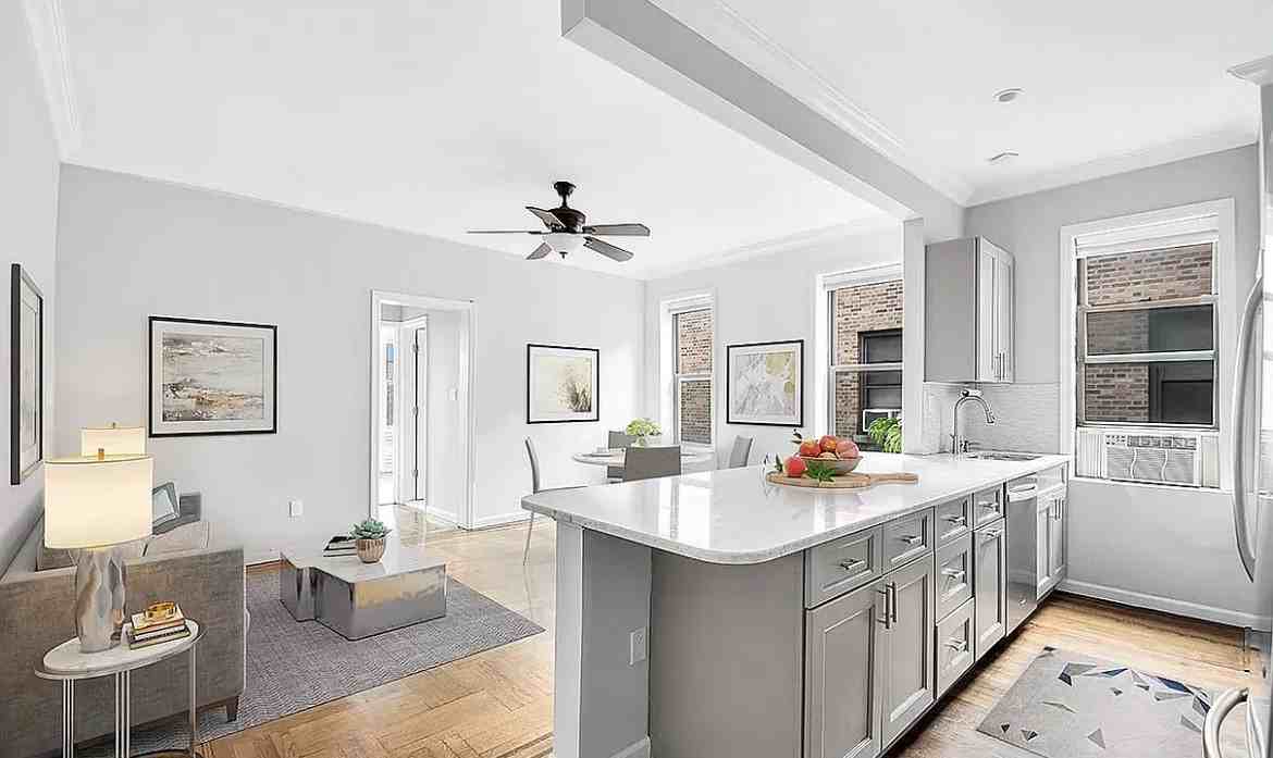 2439 38Th St - Photo 2 of 16