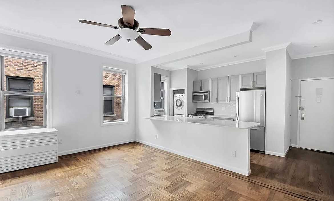 2439 38Th St - Photo 3 of 16