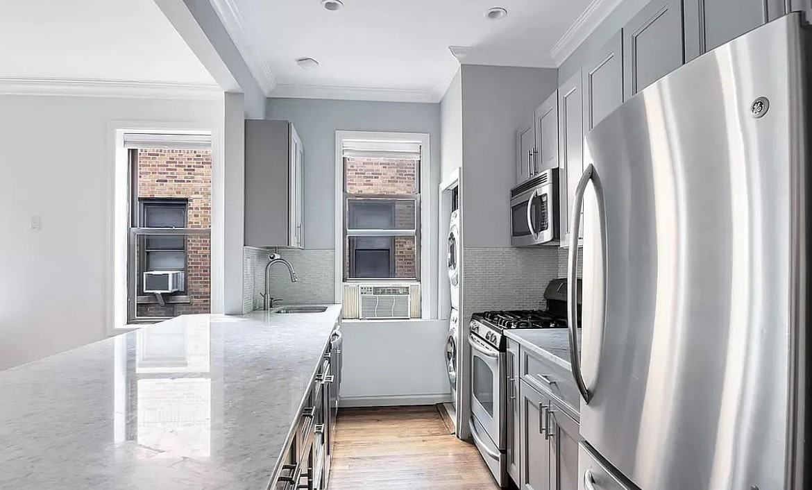 2439 38Th St - Photo 4 of 16