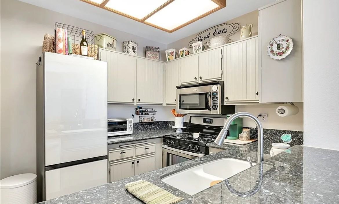 23705 Del Monte Dr - Photo 6 of 22