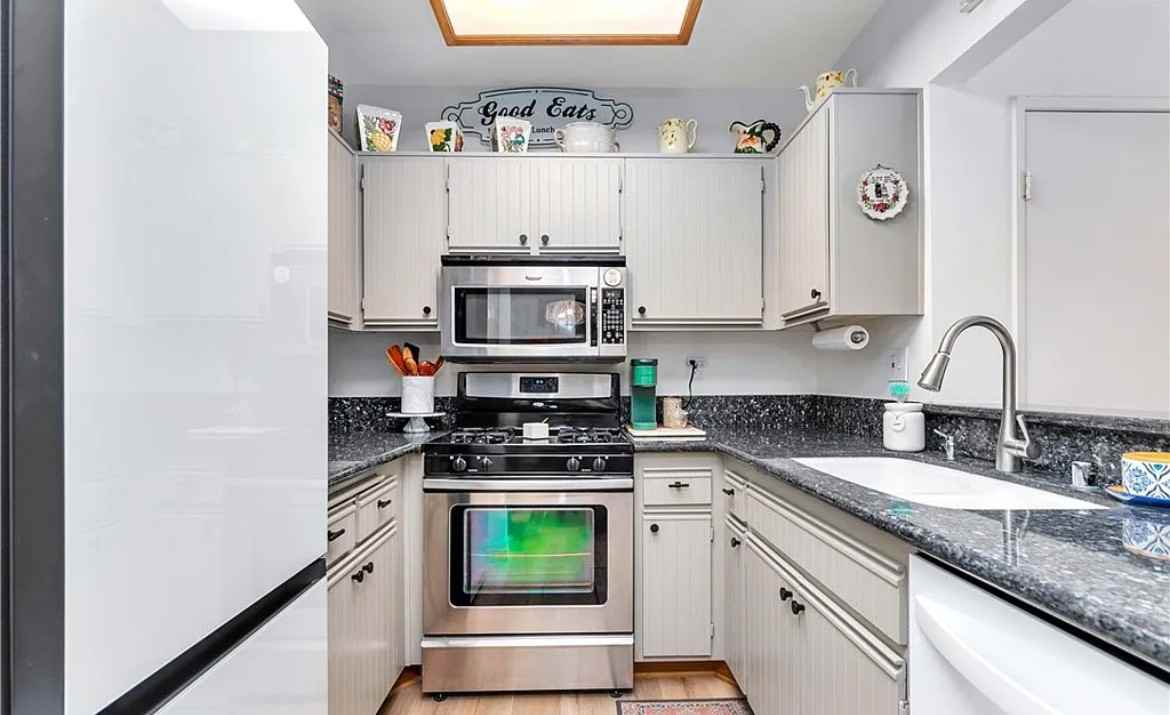 23705 Del Monte Dr - Photo 7 of 22