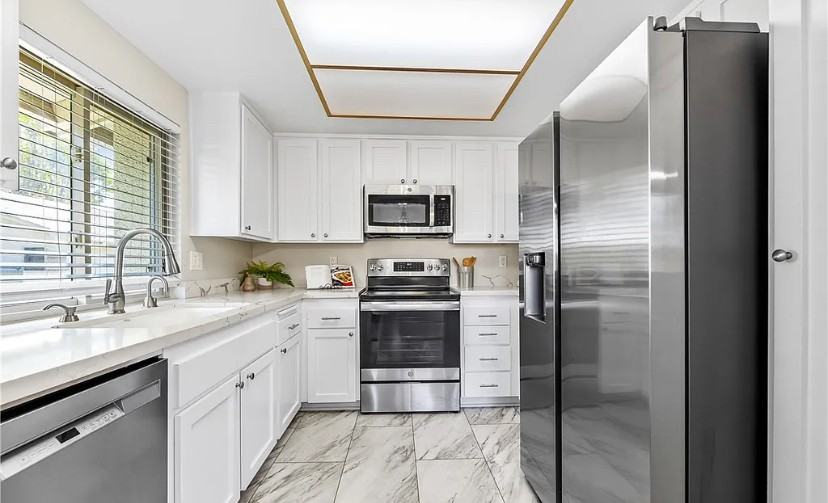 8566 Van Ness Ct - Photo 4 of 23