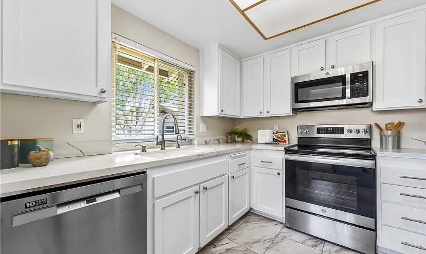 8566 Van Ness Ct - Photo 5 of 23