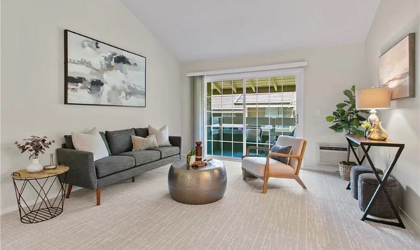 126 Streamwood - Photo 4 of 19