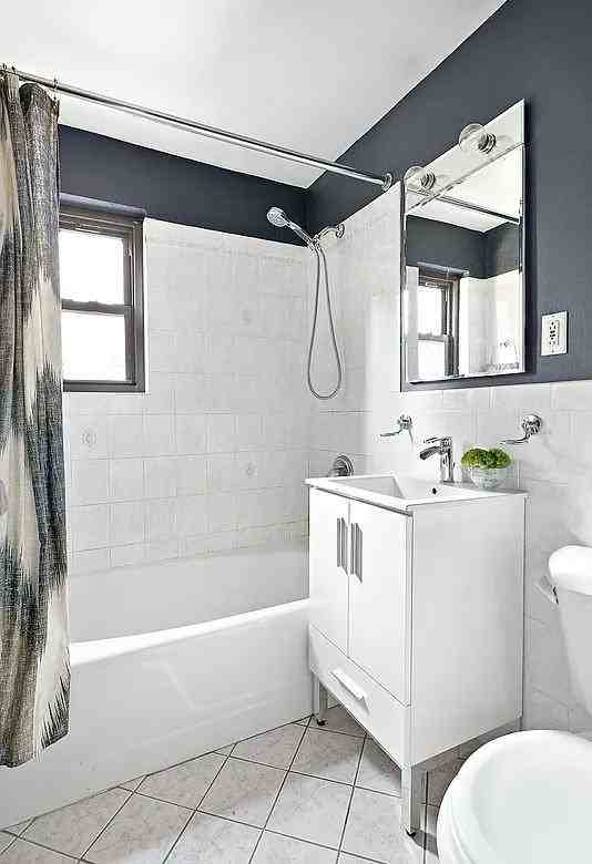 335 E 51St St - Photo 3 of 8