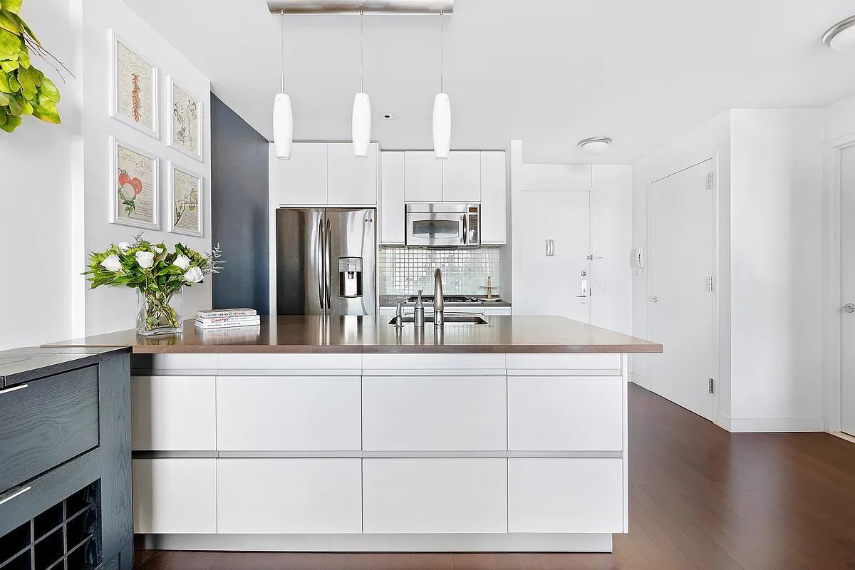 306 Gold St - Photo 3 of 9