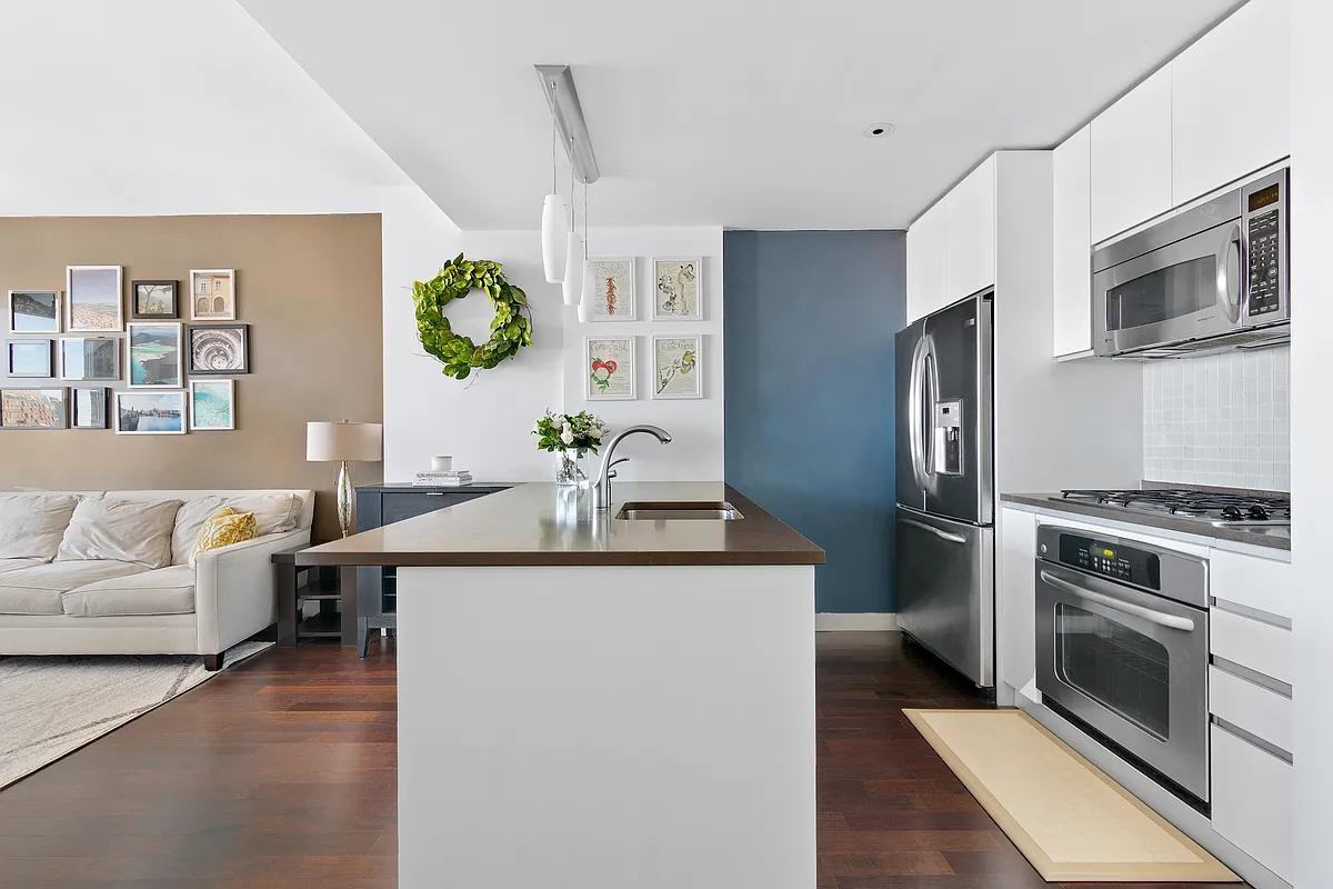 306 Gold St - Photo 5 of 9