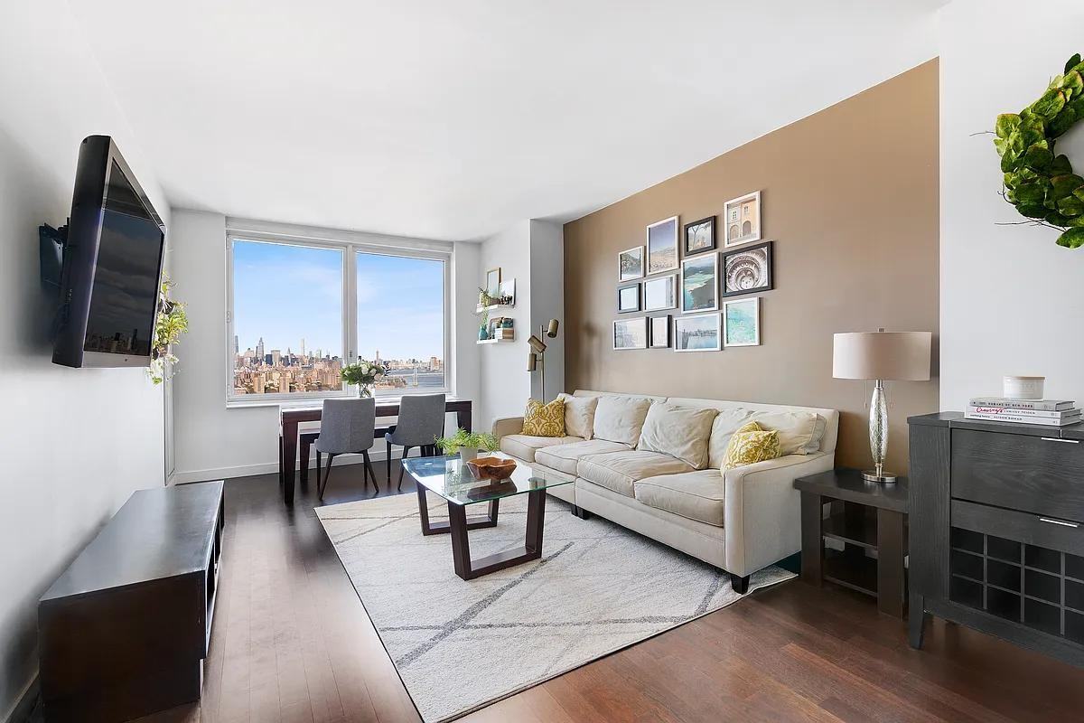 306 Gold St - Photo 7 of 9