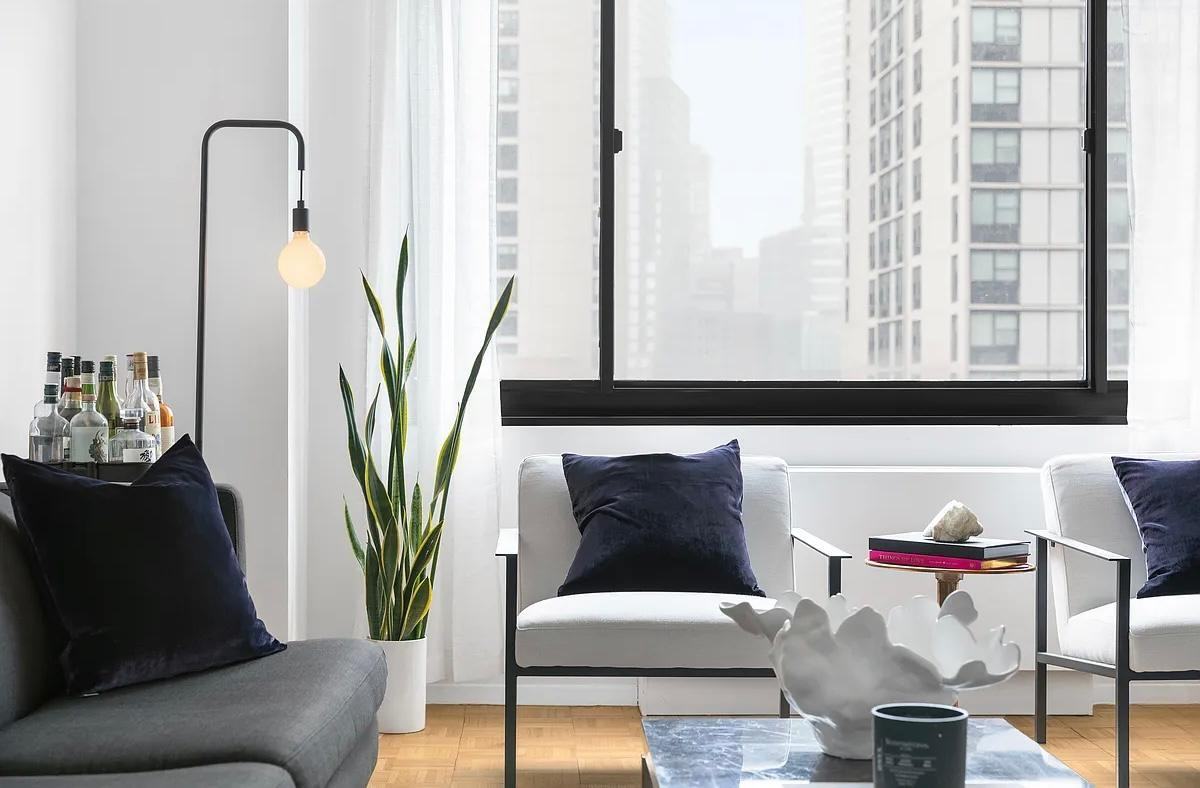 377 Rector Pl - Photo 4 of 7