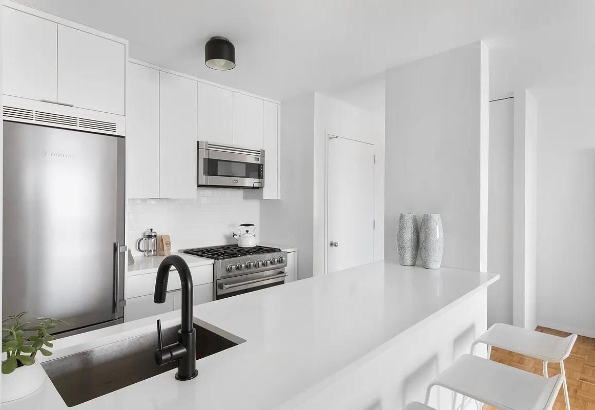 377 Rector Pl - Photo 6 of 7